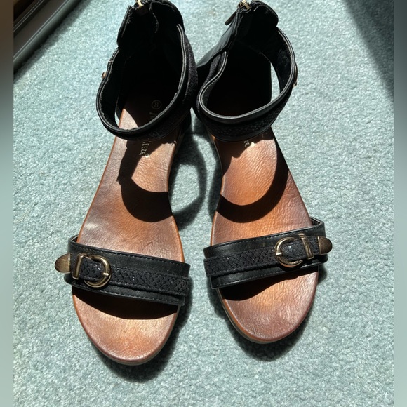 Nature Breeze – Amazon Flat Sandal Zipper-back - Picture 1 of 8